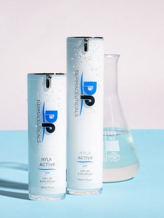 Hydratace na maximum 💧 Hyla Active Serum s trojmolekulární kyselinou hyaluronovou, zinkem a panthenolem je vaše každodenní...